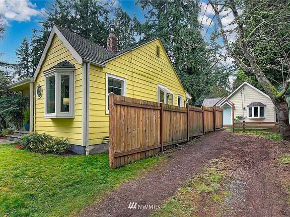 2nd image of 13335 & 13337 25th Ave NE