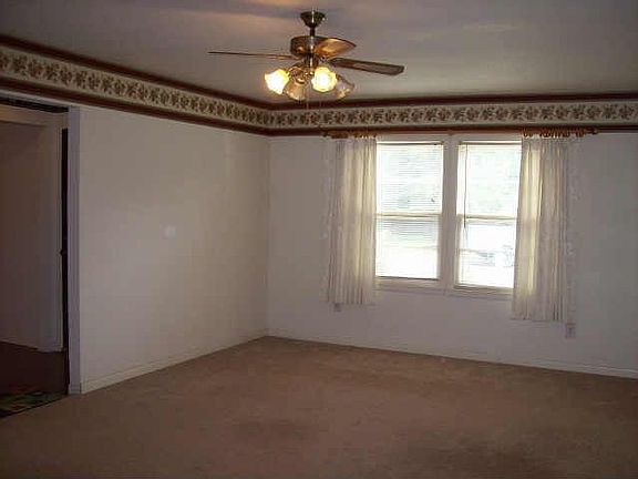 5th image of 2318 Moore St
