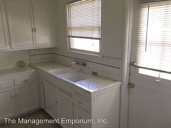 5th image of 3042 Lincoln Ave