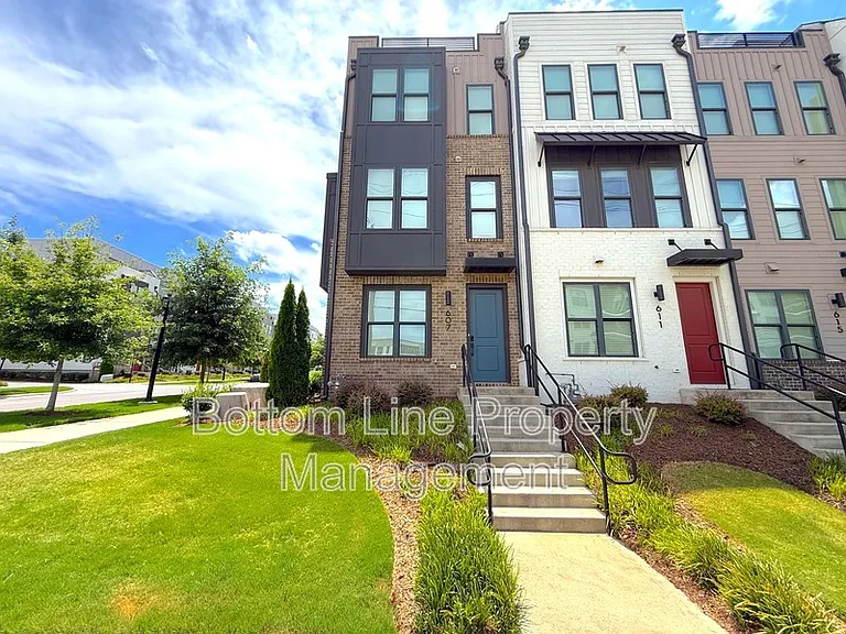607 W Tremont Ave — Photo 1
