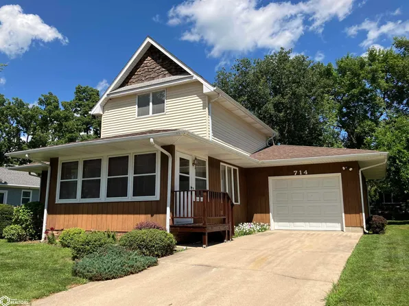 714 N 9th St, Clear Lake, IA 50428