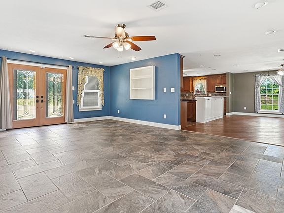 4th image of 1080 Pecan Ave