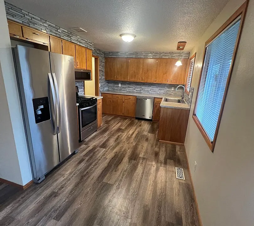 5869 G St #389