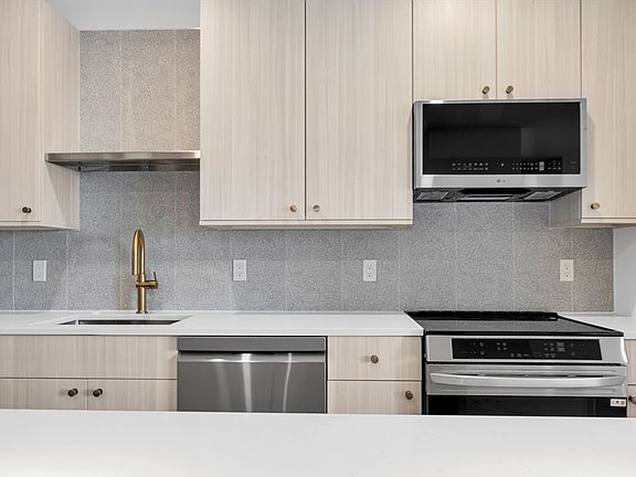 4th image of 34 Oak St #304