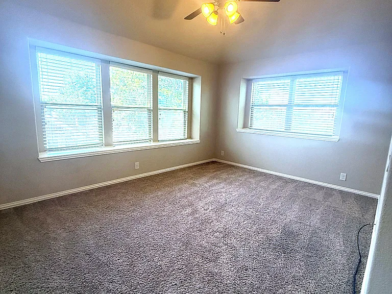 1109 Abbey Ln — Photo 29