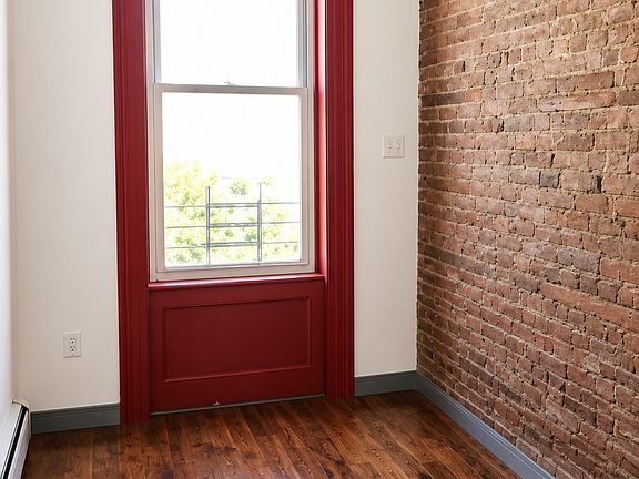 4th image of 578 Myrtle Ave #2