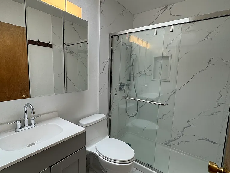 438 12th Ave #5 — Photo 8