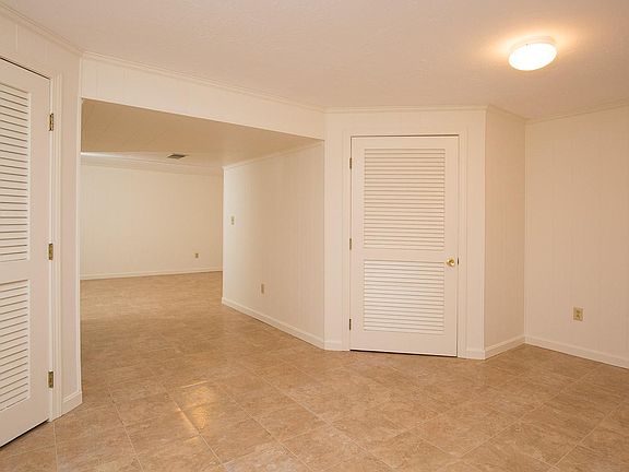 5th image of 22 Hawthorne Vlg #E300b2098