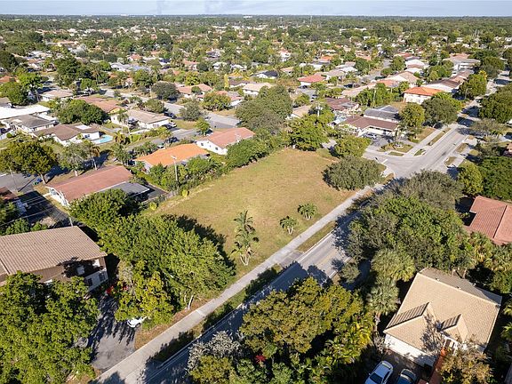 5th image of 3990 Woodside Drive