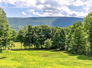 129 Coventry Ln, Manchester Center, VT 05255