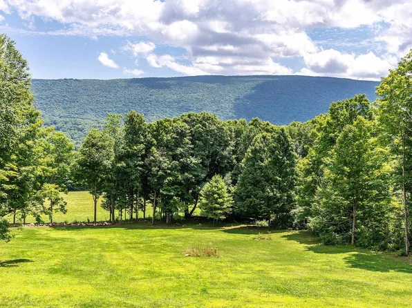 129 Coventry Lane, Manchester, VT 05255