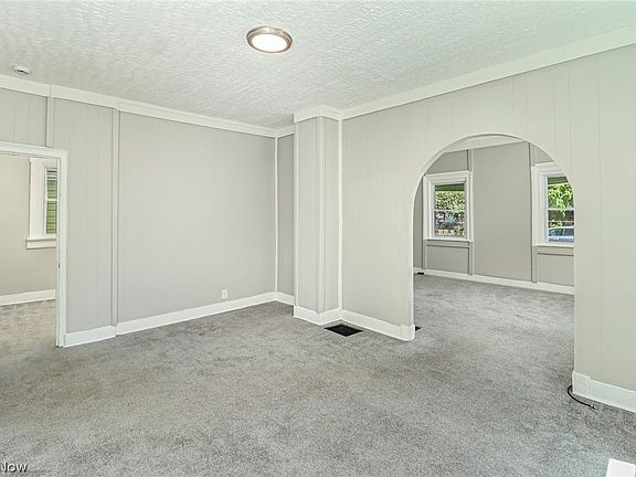 3rd image of 3118 W 30th St