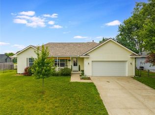 1301 Stonecrest Dr, Kearney, MO 64060