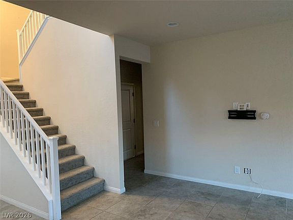 5th image of 933 Kimbark Ave