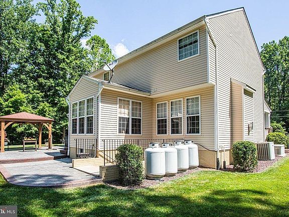 4th image of 2274 River Dr