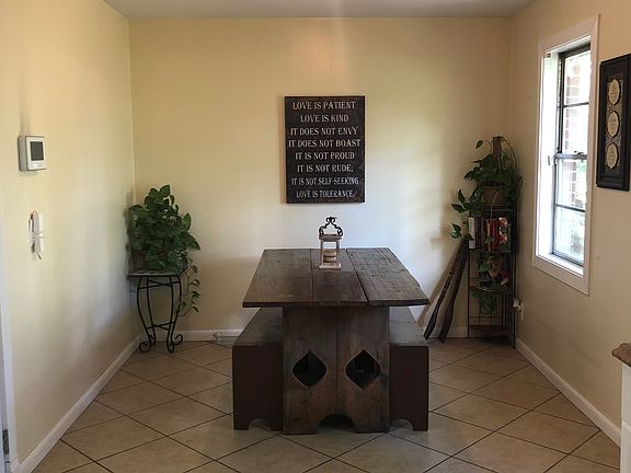 2nd image of 711 Camellia Dr