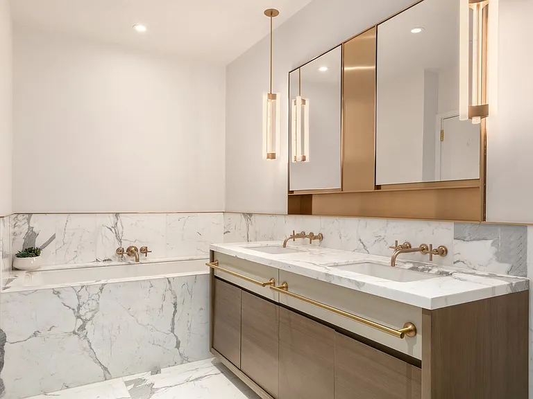 305 E 51st St #5B — Photo 6