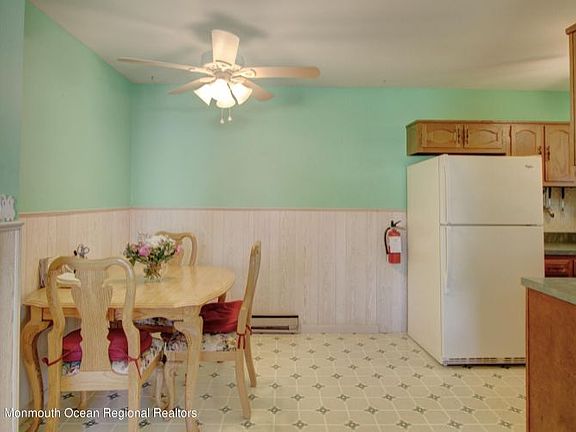 4th image of 28C Lexington Dr