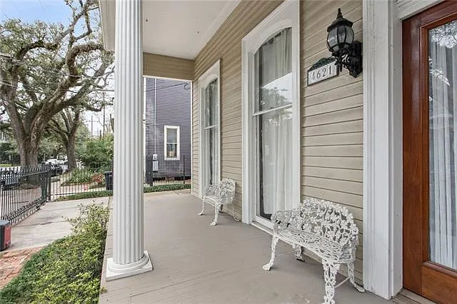 Building Photo - 4621 Prytania St