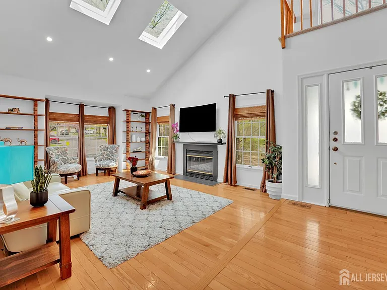 88 W Countryside Dr — Photo 2