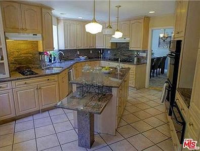 2nd image of 1534 S Doheny Dr