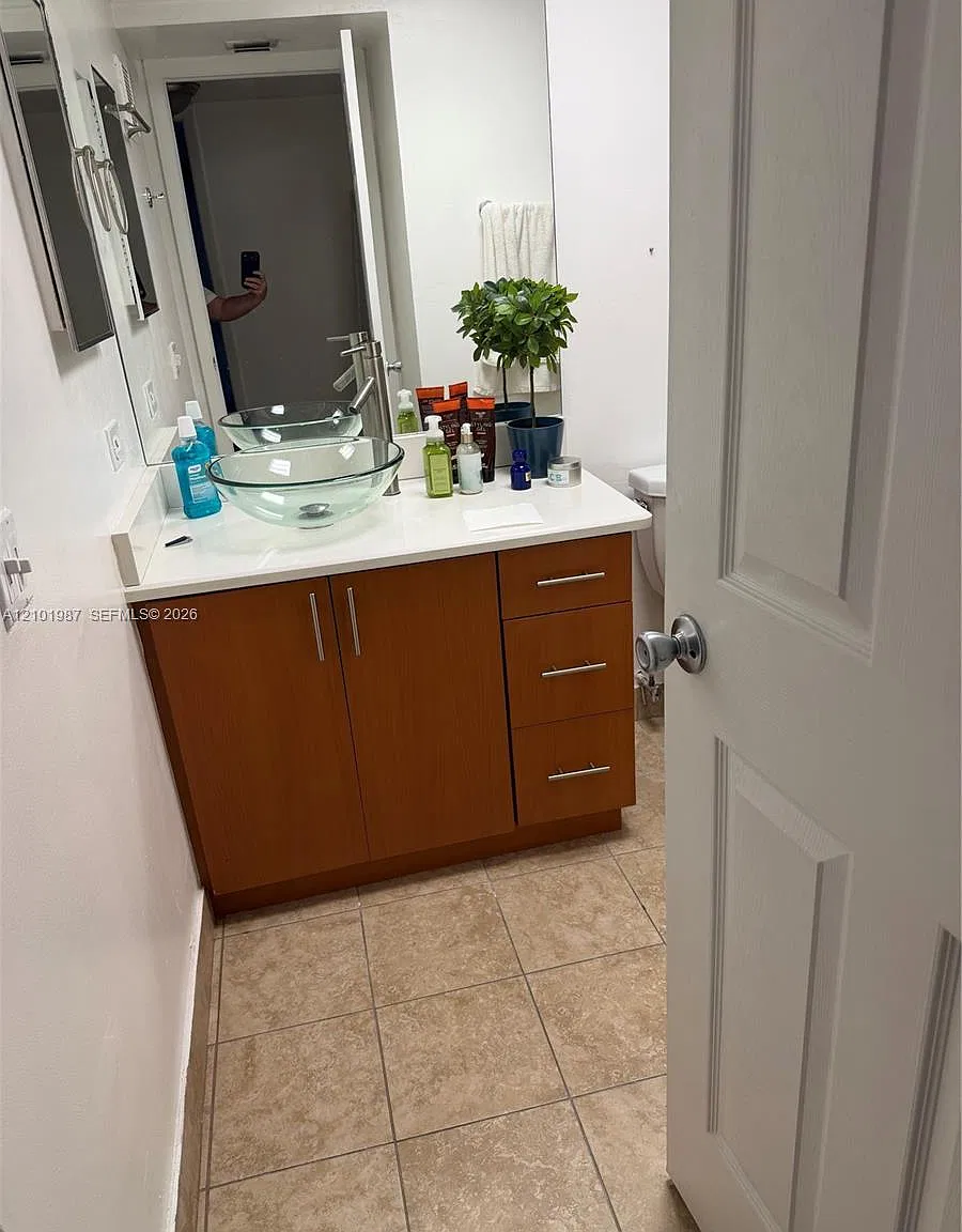 Las Vistas At Doral Condo — Photo 3