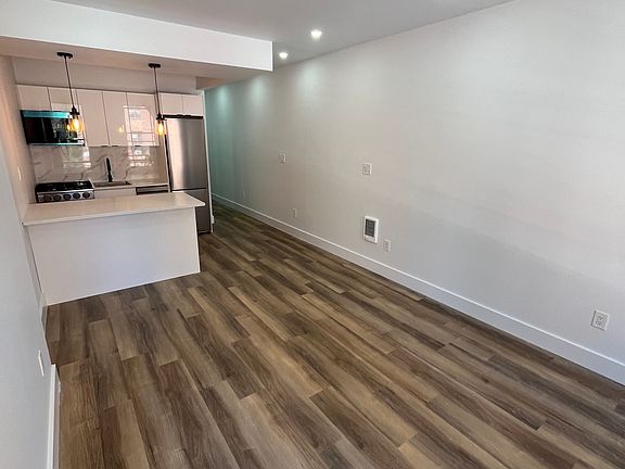 5th image of 234 E 106th St #3B2