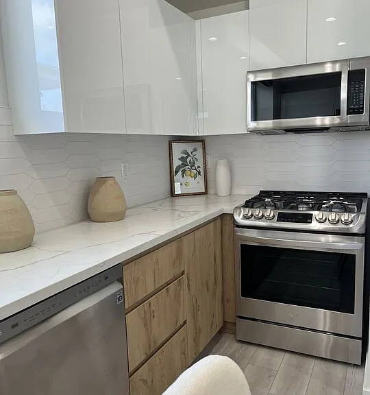 124 S Croft Ave #403 — Photo 13