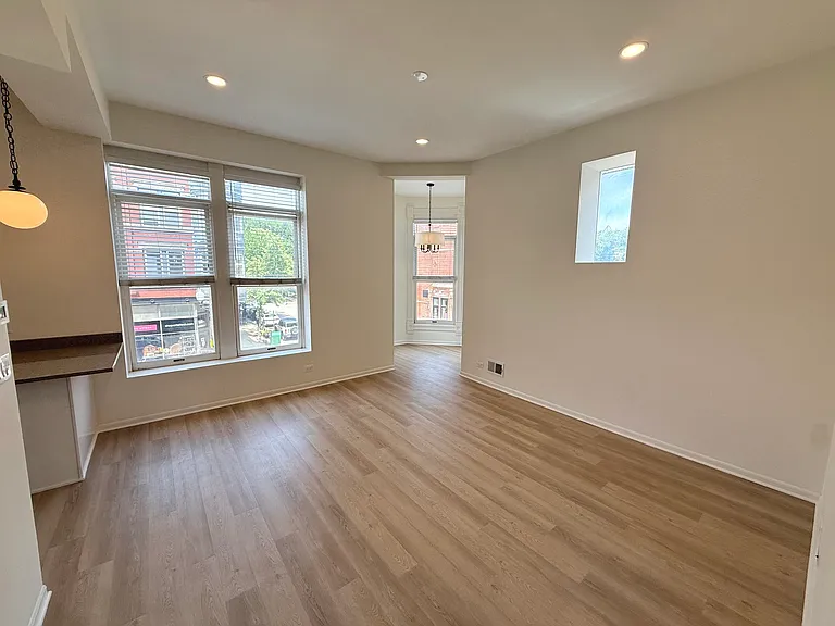935-937 W Armitage Ave #935-2A — Photo 2