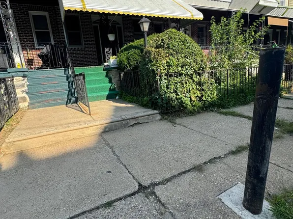 6737 N Smedley St, Philadelphia, PA 19126