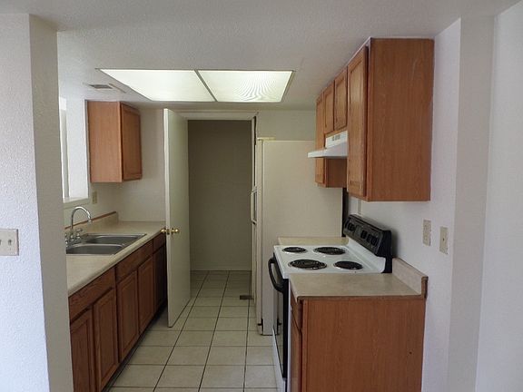 3rd image of 4418 E Wood St