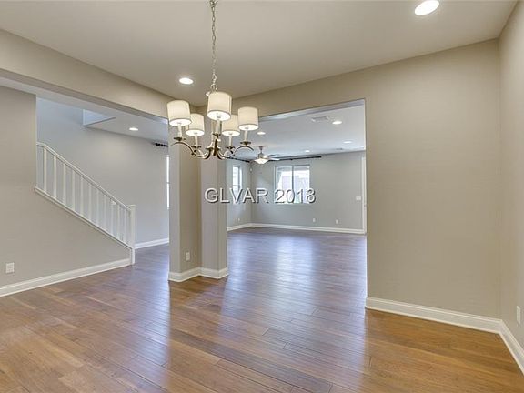 4th image of 105 Pictor Ave