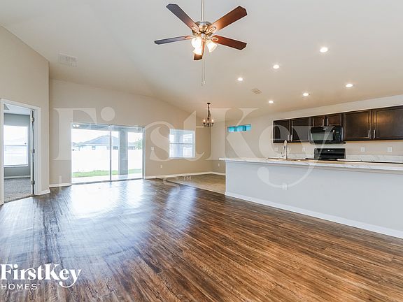 3rd image of 2600 Sanderling St