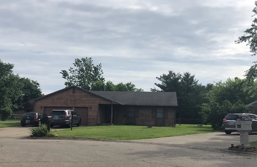 140 Clyde Ct photo 1