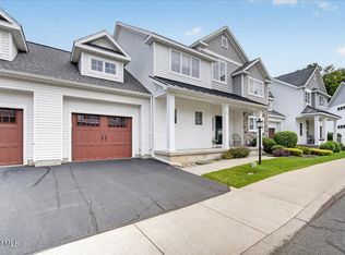 29 Mulberry Dr, Colonie, NY 12205