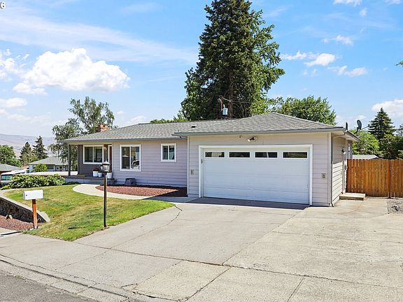 3rd image of 705 E 21st Pl