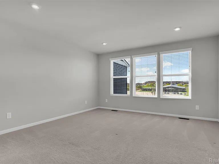 313 Strawberry Dr #5 — Photo 15
