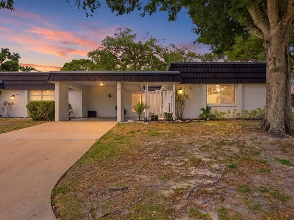 1333 Glen Oaks Dr E #135, Sarasota, FL 34232