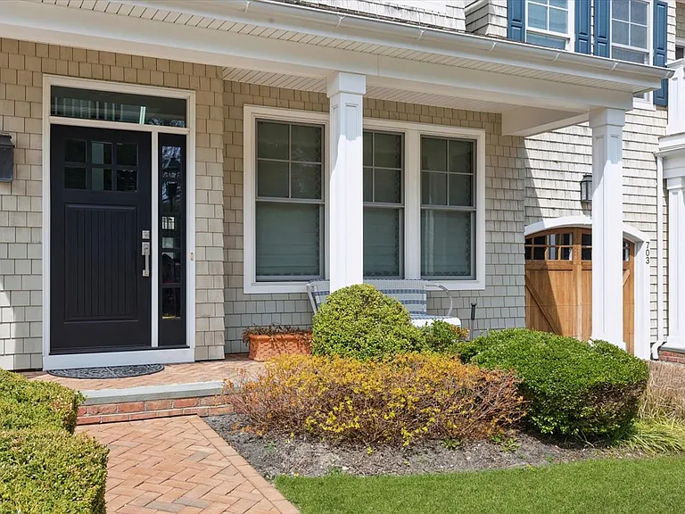 704 High Pond Ln — Photo 2