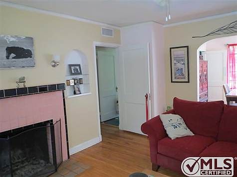 2nd image of 704 E Georgia St
