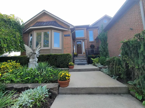 39360 Rivercrest Ave, Harrison Township, MI 48045