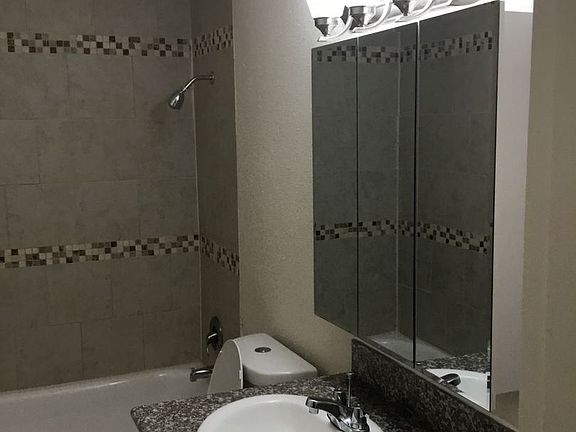 3rd image of 15863 E Burnside St #10241386