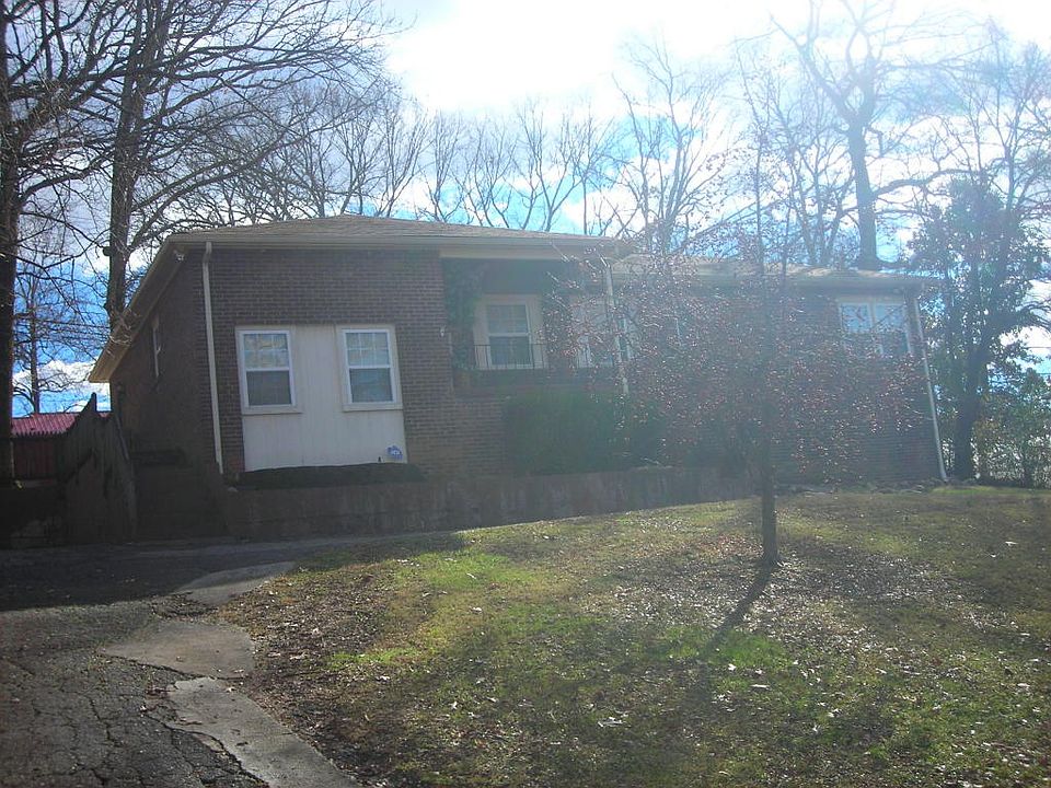 2nd image of 2620 Magill Ave