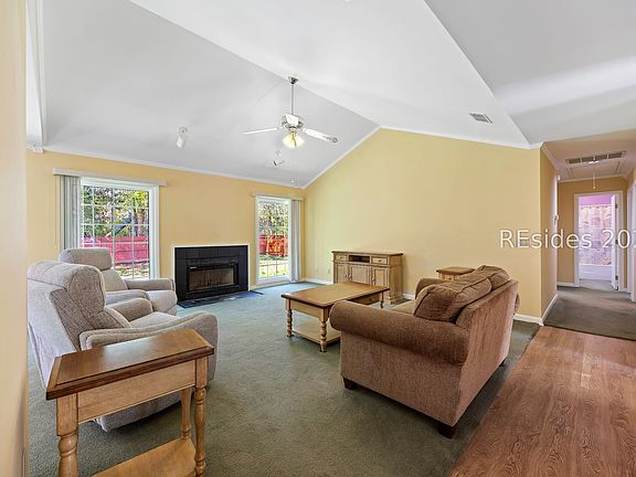 2nd image of 38 Squiresgate Rd