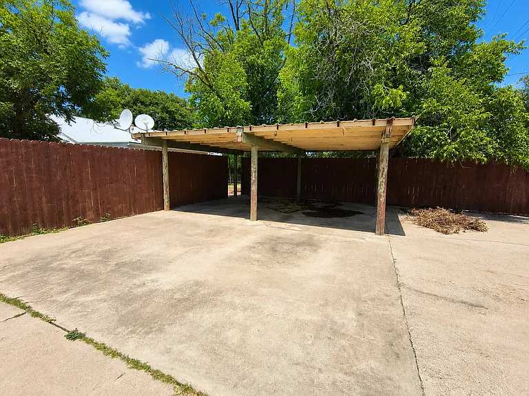 2111 Live Oak St — Photo 12