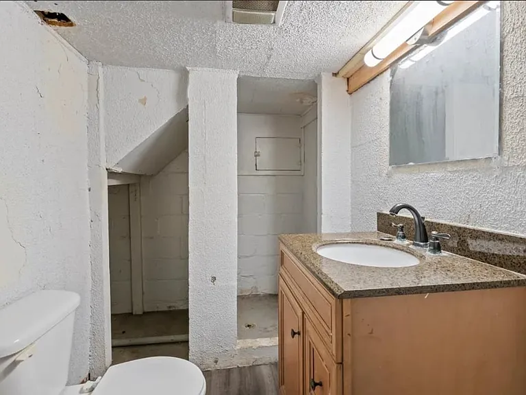 409 N Temple Ave — Photo 15