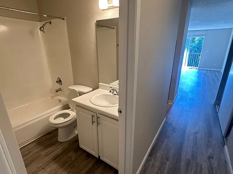 Des Moines Station Apartments — Photo 3