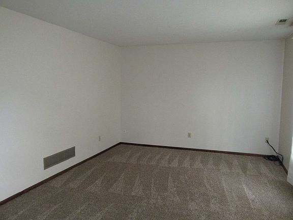 4th image of 1560 Canterbury Ct