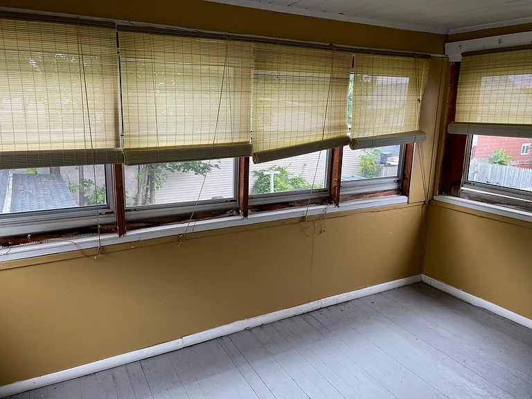 3-season room with storage space
