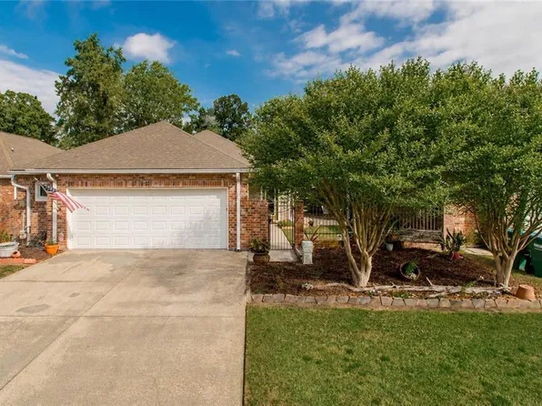 303 Secret Garden Ln, Denham Springs, LA 70726